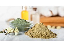 頭皮にも優しくダメージを抑えてしっかり染まる「ハーブ白髪染め」[狛江]