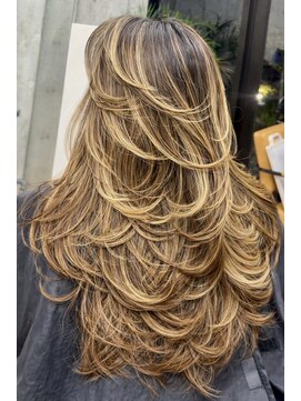 ヌエン 渋谷(NU/EN) ミディアムバタフライレイヤーカット/海外風ハイレイヤーカット