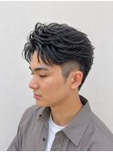 センターパート×フェザーパーマで爽やかビジネスヘア