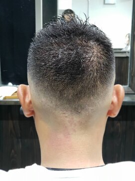 ウル(ulu) スキンフェード　barberスタイル