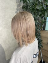 フィーネ 柏(Fi-Ne)&nbsp;ホワイトベージュ×ミディアムボブ