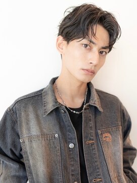 イオ 本厚木(io) アッシュブラックセンターパート束感コンマヘアハイライト