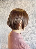 柔らかベージュ×ショートボブ
