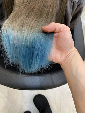 エリス ウメダ(Eliss umeda) グラデーション（ミルクティーベージュ×水色）