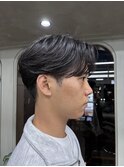 刈り上げセンターパートテーパーフェードカットニュアンスパーマ