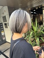 キュウヨンロク 高円寺(946) ホワイトハイライト×前下がりショートボブ