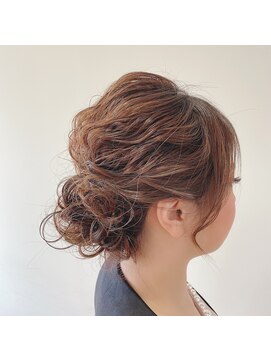 ファーレ オリエンテ(fare oriente) 大人かわいい!王道シニヨンアレンジ