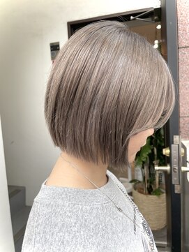 サロンドミルク 溝の口店(salon de MiLK) 輪郭をフォローできるシルバー前下がりボブ