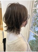 2025流行ウルフボブウルフミディアム暗めカーキグレージュ