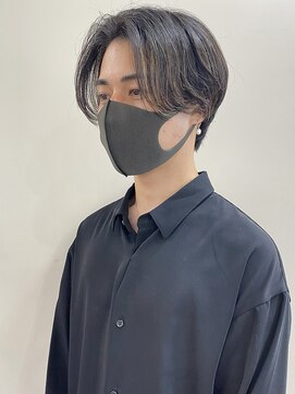 レーヴス(REVES) 前下がりストレートセンターパート　メッシュ