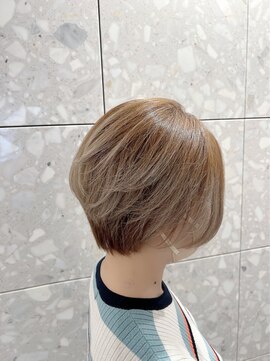 ヴィラ 川西店(Villa) 20代30代40代大人可愛いアッシュベージュセンターパートショート