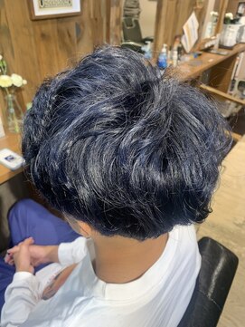 カムデンタウン(Camden Town) 初ブリーチでも挑戦しやすい「ブルーブラックカラー」