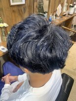 カムデンタウン(Camden Town) 初ブリーチでも挑戦しやすい「ブルーブラックカラー」