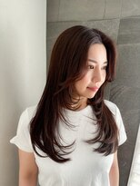 ビィアイ&nbsp;顔周りレイヤー/ロングスタイル/センターパート/レイヤーカット