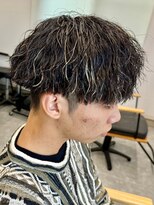 フゥ 宇都宮(FeU)&nbsp;波巻きパーマメンズパーマメンズヘアツーブロックツイストパーマ
