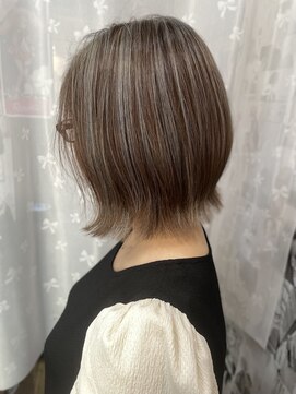 ヲタクに美容室は難しい。 レイヤーボブ×ハイライトグレー