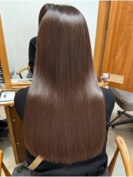 うねり・パサつきを整えて艶感UP！まっすぐ艶やかにまとまり、大人の髪を上品に美しく若見えまで叶えます♪