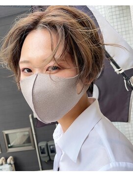 アブアイ(I love I) ハイライトベージュ×ショートカット