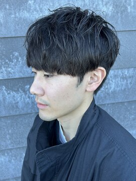 ヒュイル バイ ニアウ(Hwyl by Niau) メンズマッシュセンターパートスパイラルパーマニュアンスパーマ