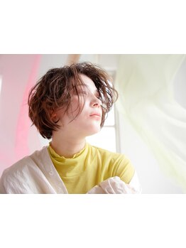 人気のショートやショートボブで小顔見せ◎骨格/毛流れ/癖など動きを計算したカットでLifeStyleも含めてFIT