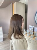 オリーブベージュ