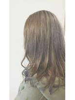 ヘアー ル シェーヌ キューブ(hair le chene CUBE)&nbsp;ブルーグレージュなカラー