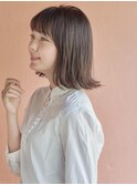 外ハネミディ×抜け感ショートバング
