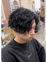 リヴ オオサカ(LIV OSAKA)&nbsp;センターパート　ツイスパ　ミディアム　スパイラルパーマ