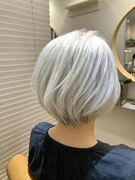 キキ(kiki) ショートボブ