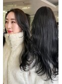 透けるダークトーンとレイヤーカット