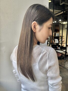 メイカ(MEIKA) ”ナチュラルストレート×オリーブブラウン” なかもと はな