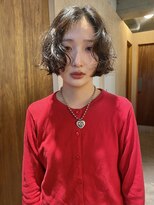 ルノ(RUNO)&nbsp;ショート・ボブパーマ/丸顔/前髪なし/くせ毛風/20代/外ハネ