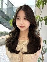 クム(kumu) ◎透明感オリーブベージュ×小顔レイヤー20代30代