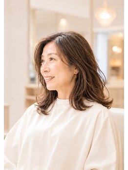 ヴィオラプロ(violla pro)の写真/40代以降の女性中心に人気の白髪ぼかしは、隠すから魅せるへ。オシャレを楽しみながら自然に活かします◇