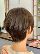 シンジョウ(SHINJO)&nbsp;ショートでも女性らしい首元涼しいショート×軽やか透明感カラー