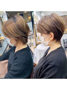 アヴァロン(AVALON) 大人ショート・絶壁カバー・明るい白髪染め・耳掛け【BISA】