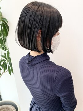ステアケース 武蔵小杉店(stair:case) 黒髪前下がり切りっぱなし内巻きボブ耳かけ丸みボブ前髪あり