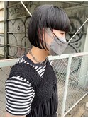 ワイドバング　黒髪　刈り上げ女子　ボブ　個性的　刈り上げヘア