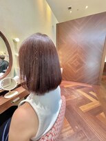 エルサフィロ ヨドヤバシ(el zafiro yodoyabashi)&nbsp;暖色系ロングボブスタイル　ベージュピンク/30代