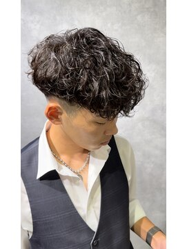 レイズ 名古屋(RAYS) 外国人風刈り上げフェードスペインカール