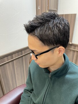 ミリオンバックス 上野(Million Bucks) スパイキーショート【2ブロック6ミリ～フェード】