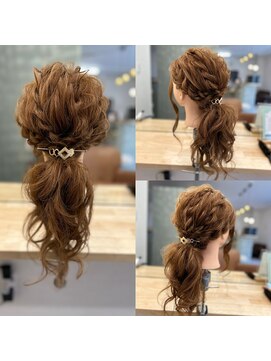 トゥージュ ベル(Toujours Belle) 編み下ろしローポニーアレンジヘア