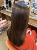 髪質改善で魅せる思わず触れたくなるサラサラ艶ストレート