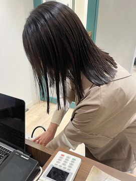 エミス バイ メルト 吉祥寺(emis by melt) 【吉田江梨】切りっぱなしココアグレージュアッシュカラー艶