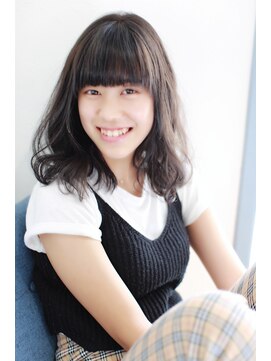 アヘッド(ahead) 黒髮でも軽やかセミディスタイル