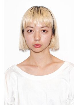 エン(YENN) ブツっとした毛先がおしゃれなボブ