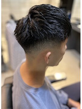 フランクスバーバー アンド ビアークラブ(FRANK'S BARBER and BEER CLUB) ビジネスショートレイヤースキンフェード