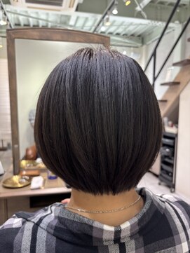 アオ(a-o) ショートボブ