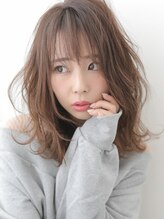 新しい自分を演出する、魅力のパーマ