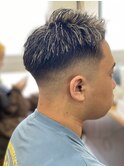 抜きっぱなしのホワイトメッシュ×スキンフェードスタイル